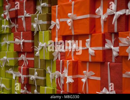 Colorate scatole regalo Foto Stock