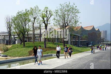 Complesso culturale Fuyang progettato dall'architetto Wang Shu (studio di architettura amatoriale) a Hangzhou, Cina Foto Stock