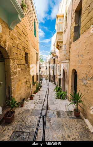 Affascinante stretta strada di Birgu,Malta Foto Stock