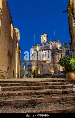 Illuminato la chiesa di San Lorenzo in Birgu,Malta Foto Stock