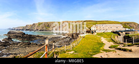 Hartland Quay si trova sulla costa atlantica del Devon, a sud di Hartland Point e a nord di Bude, Cornwall. Esso esperienze di alcuni dei più burrascose mari Foto Stock