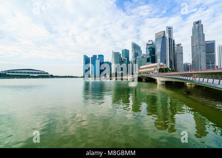 Singapore financial district skyline, Marina Bay, Singapore Foto Stock