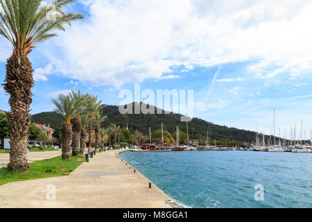 Gocek seaport con palme a Gocek, Turchia Foto Stock
