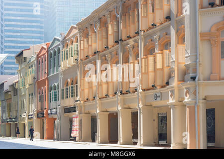 Colorate e botteghe terrazzati, Hokien Street, Chinatown, il quartiere di Outram, zona centrale, Singapore Island (Pulau Ujong), Singapore Foto Stock