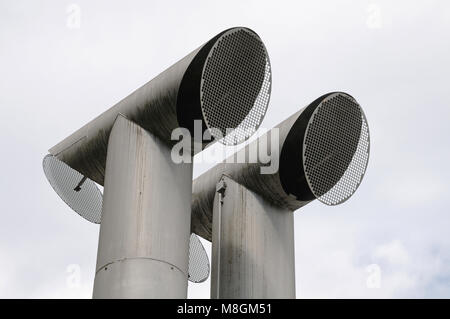 I tubi di ventilazione con griglie Foto Stock