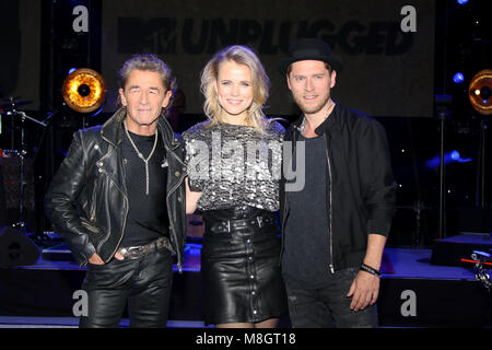 Inizio del MTV Unplugged tour di Peter Maffay in Kiel dotate di: Peter Maffay, Ilse de Lange, Joannes Oerding dove: Kiel, Germania Quando: 13 Feb 2018 Credit: Becher/WENN.com Foto Stock