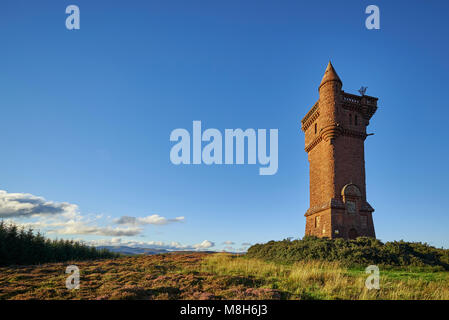 Il monumento di Airlie su Tulloch Hill, situato nell'Angus Glens vicino a Kirriemuir, Angus in Scozia. Foto Stock