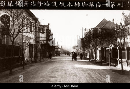 Immenso diluvio paludi città cinese - pensato per essere Tientsin (Tianjin) nel 1917. Grandi inondazioni è noto di avere preso il posto che anno - intasano le strade la maggior parte della città e facendo in modo che sia un problema dei profughi e diffusa malattia. Foto Stock