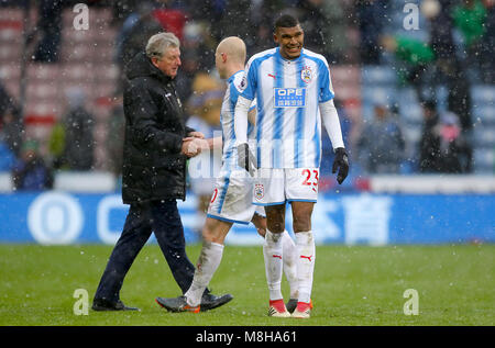 Huddersfield Town's Collin Quaner dopo il fischio finale della partita della Premier League al John Smith's Stadium, Huddersfield. PREMERE ASSOCIAZIONE foto. Data immagine: Sabato 17 marzo 2018. Guarda la storia della PA DI CALCIO Huddersfield. Il credito fotografico dovrebbe essere: Richard Sellers/PA Wire. RESTRIZIONI: Nessun utilizzo con audio, video, dati, elenchi di apparecchi, logo di club/campionato o servizi "live" non autorizzati. L'uso in-match online è limitato a 75 immagini, senza emulazione video. Nessun utilizzo nelle scommesse, nei giochi o nelle pubblicazioni di singoli club/campionati/giocatori. Foto Stock