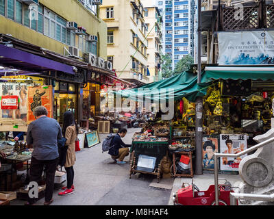Hong Kong - mercatino di antiquariato in alto Lascar Row o Cat Street, Off Hollywood Road Hong Kong Foto Stock
