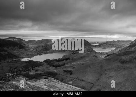 Il Buttermere valley da Robinson in un umido e giornata grigia, REGNO UNITO Foto Stock