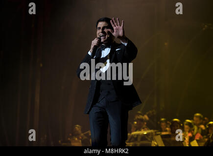 Concerto di Sal Da Vinci al teatro Augusteo di Napoli, orchestra con 50 "love boat' elementi di stile che raccontano la storia di un viaggio a New York. 16/03/2018, Napoli, Italia Credit: Indipendente Photo Agency Srl/Alamy Live News Foto Stock