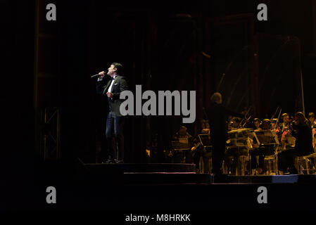 Concerto di Sal Da Vinci al teatro Augusteo di Napoli, orchestra con 50 "love boat' elementi di stile che raccontano la storia di un viaggio a New York. 16/03/2018, Napoli, Italia Credit: Indipendente Photo Agency Srl/Alamy Live News Foto Stock