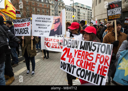 Londra, Regno Unito. Il 17 marzo 2018. Membri della giustizia per Dean Winston campagna sul marzo contro il razzismo organizzato da Stand fino al razzismo, per chiedere al governo di emanare le duplicazioni emendamento, che le impone di agire "il più presto possibile' per riposizionare e il sostegno di bambini non accompagnati bambini rifugiati in Europa e per assistere coloro che fuggono dalla guerra e dalla persecuzione. Credito: Mark Kerrison/Alamy Live News Foto Stock