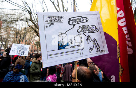 Gijon, Spagna. Il 17 marzo 2018. Decine di chilometri di pensionati si manifestano in difesa delle pensioni dignitose su Marzo 17, 2018 a Gijon, Asturias, Spagna. ©David Gato/Alamy Live News Foto Stock