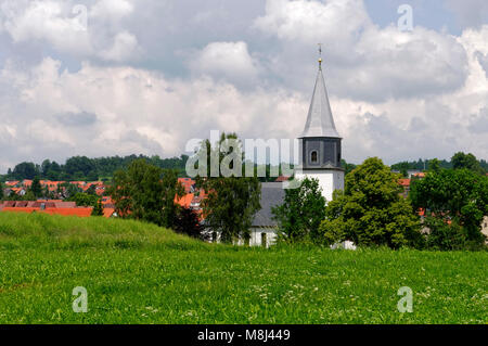 Chiesa luterana a Feldstetten (parte di Laichingen) sulle Alpi Svevi, distretto di Alb-Donau, Baden-Württemberg, Germania Foto Stock