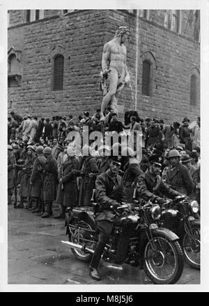 Foto storiche della Seconda guerra mondiale: Hitler e Mussolini, Ribbentropp, Ciano, Starace, Bottai visitando Florenz, Italia - Maggio 9, 1938 Foto Stock