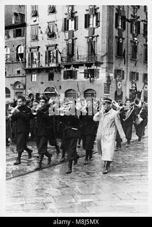 Foto storiche della Seconda guerra mondiale: Hitler e Mussolini, Ribbentropp, Ciano, Starace, Bottai visitando Florenz, Italia - Maggio 9, 1938 Foto Stock