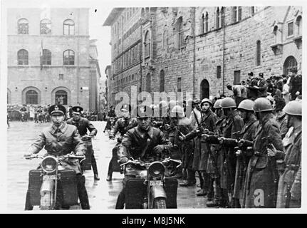 Foto storiche della Seconda guerra mondiale: Hitler e Mussolini, Ribbentropp, Ciano, Starace, Bottai visitando Florenz, Italia - Maggio 9, 1938 Foto Stock