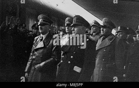 Foto storiche della Seconda guerra mondiale: Hitler e Mussolini, Ribbentropp, Ciano, Starace, Bottai visitando Florenz, Italia - Maggio 9, 1938 Foto Stock
