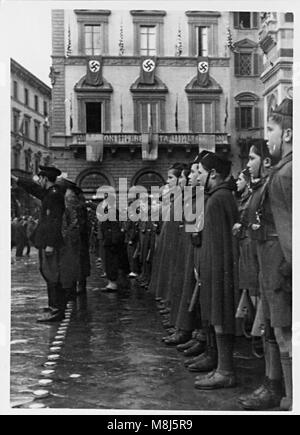 Foto storiche della Seconda guerra mondiale: Hitler e Mussolini, Ribbentropp, Ciano, Starace, Bottai visitando Florenz, Italia - Maggio 9, 1938 Foto Stock