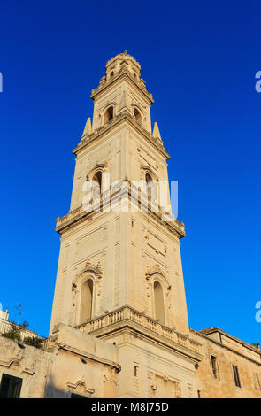 Cattedrale di Lecce top sulla Piazza del Duomo, Lecce, Italia. Lecce è la città principale della penisola salentina, una sub-penisola in corrispondenza del tacco d'Italia. Foto Stock