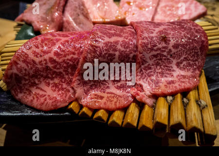 I vari tagli di un5 grado giapponese wagyu carni bovine Foto Stock