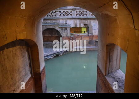 I bagni romani su una sera d'inverno. Bagno, Somerset, Inghilterra. Foto Stock