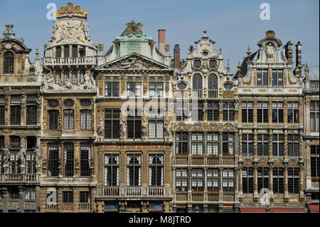 Barocco italiano ospita Le Roy d'Espagne, La Brouette, Le Sac, La Louve e Le Cornet a partire dal XVII secolo su Grand Place (Piazza Grande) elencati World Heri Foto Stock