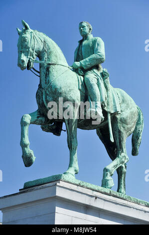 Statua equestre di re Alberto I sul Mont des Arts / Kunstberg nel centro storico di Bruxelles, Belgio. Il 23 aprile 2010 © Wojciech Strozyk / Alamy St Foto Stock