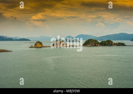 Panoramica del Arcipelago Langkawi dichiarata del mondo Parco Geo da UNESCO nello Stretto di Malacca nel mare di Andaman Malaysia Foto Stock