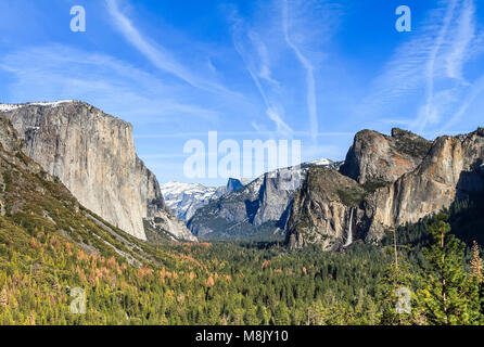 Yosemite Valley dalla vista di tunnel Foto Stock