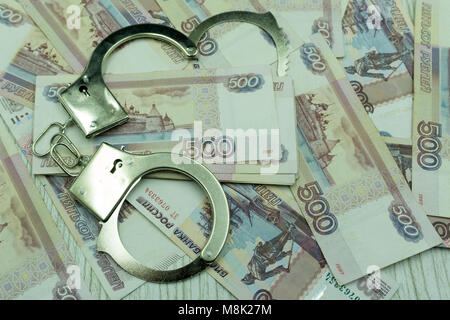 Offerta uomo lotto di centinaia di fatture del dollaro. Le mani vicino. La venalità, corrompano la corruzione del concetto. Canto dare soldi - dollari degli Stati Uniti o USD . Ha Foto Stock