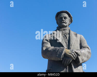 Statua di lo scrittore basco Pio Baroja (1872-1956) all'ingresso del Parco del Retiro di Madrid in Spagna Foto Stock