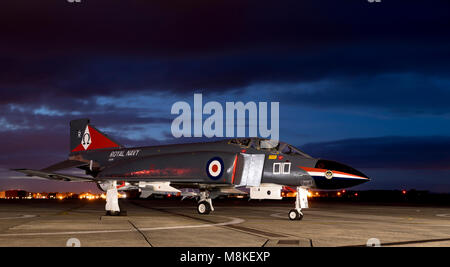 Royal Navy F-4k Phantom fg.1 XV586 R-010 Foto Stock