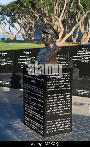 Busto di Vice Ammiraglio Clifton A. F. Sprague, Tonno Harbour Park, California, Stati Uniti d'America Foto Stock