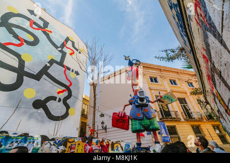 Colorato figure di cartapesta durante la festa nazionale Foto Stock