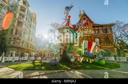 Colorato figure di cartapesta durante la festa nazionale Foto Stock