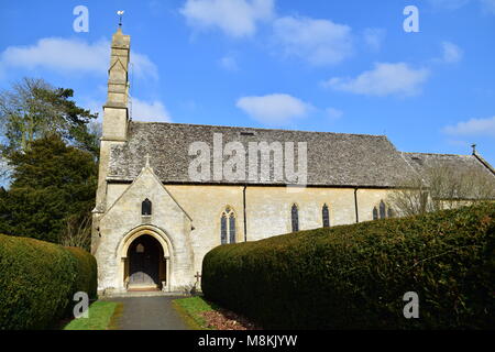 San Michele e Tutti gli Angeli chiesa, Poulton, Gloucestershire Foto Stock