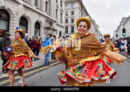 Londra, Regno Unito. Il 18 marzo 2018. Sud Americana gli esecutori. Il XVI annuale di Londra per il giorno di San Patrizio parade avviene attraverso il centro di Londra. Decine di migliaia di persone godono la parata come pure le feste in Trafalgar Square. L'evento mette in mostra il meglio del cibo Irlandese, musica, canto, danza, della cultura e delle arti e quest'anno celebra i risultati e i successi di Londra donne irlandesi come parte del Sindaco di Londra #BehindEveryGreatCity campagna. Credito: Stephen Chung / Alamy Live News Foto Stock