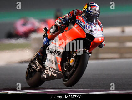 Doha in Qatar. Xviii Mar, 2018. L'italiano della MotoGP Andrea Dovizioso di Ducati Team compete nel 2018 MotoGP Grand Prix del Qatar al Circuito Internazionale di Losail a Doha, capitale del Qatar, il 18 marzo 2018.Andrea Dovizioso rivendicato il titolo con un tempo di 42 minuti e 34.654 secondi Credito: Nikku/Xinhua/Alamy Live News Foto Stock