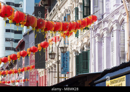 Botteghe e lanterne, Pagoda Street, Chinatown, il quartiere di Outram, zona centrale, Singapore Island (Pulau Ujong), Singapore Foto Stock