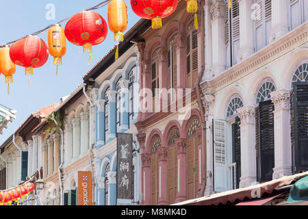 Botteghe e lanterne, Pagoda Street, Chinatown, il quartiere di Outram, zona centrale, Singapore Island (Pulau Ujong), Singapore Foto Stock