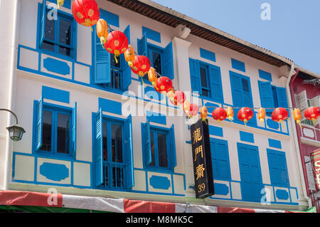 Botteghe e lanterne in Temple Street, Chinatown, il quartiere di Outram, zona centrale, Singapore Island (Pulau Ujong), Singapore Foto Stock