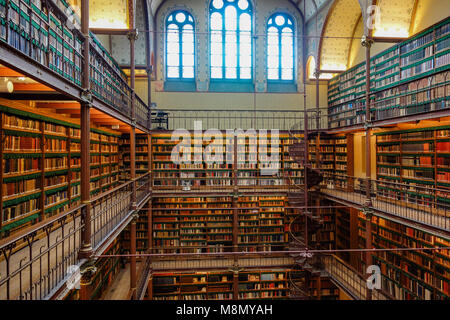 Dic 20, 2017 - La Biblioteca del Rijksmuseum di Amsterdam. Una delle più famose belle biblioteche e sale di lettura nel mondo Foto Stock