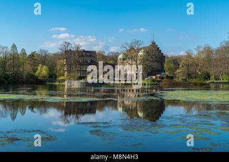 Gladbeck, Renania settentrionale-Vestfalia, Germania - 03 Aprile 2017: Wasserschloss Wittringen (moated il castello di Wittringen) Foto Stock