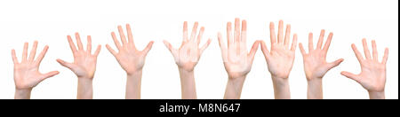 Gruppo di bianco caucasico bambini sta mostrando loro le mani con le palme aperte su sfondo bianco in close-up ( ad alta risoluzione). Foto Stock