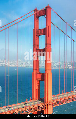 Golden Gate Bridge al tramonto a San Francisco, California. Foto Stock
