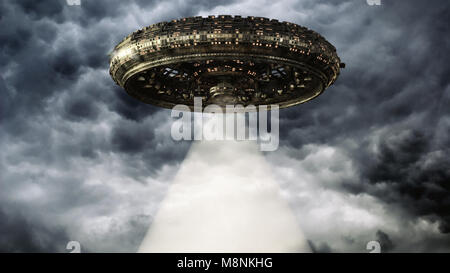 UFO, astronave aliena con il fascio di luce nel cielo notturno, i visitatori extraterrestri con Flying Saucer (3d'illustrazione) Foto Stock