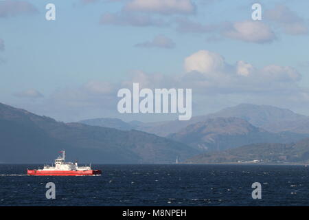 Il traghetto per trasporto auto e passeggeri MV Suono di Soay, azionato mediante Western Ferries sul Firth of Clyde, tra Gourock e Dunoon. Foto Stock